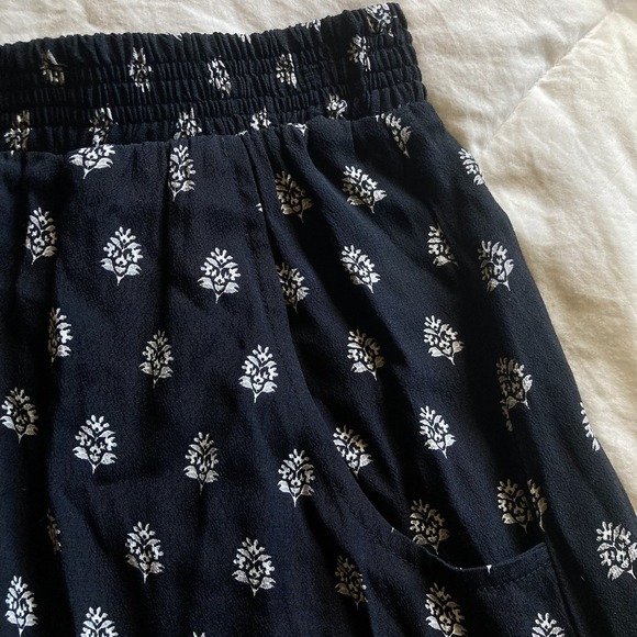 Garnet Hill Women's Medium Mid-Calf Crepe Skirt Black White Boho Witchy Pockets - Picture 5 of 14